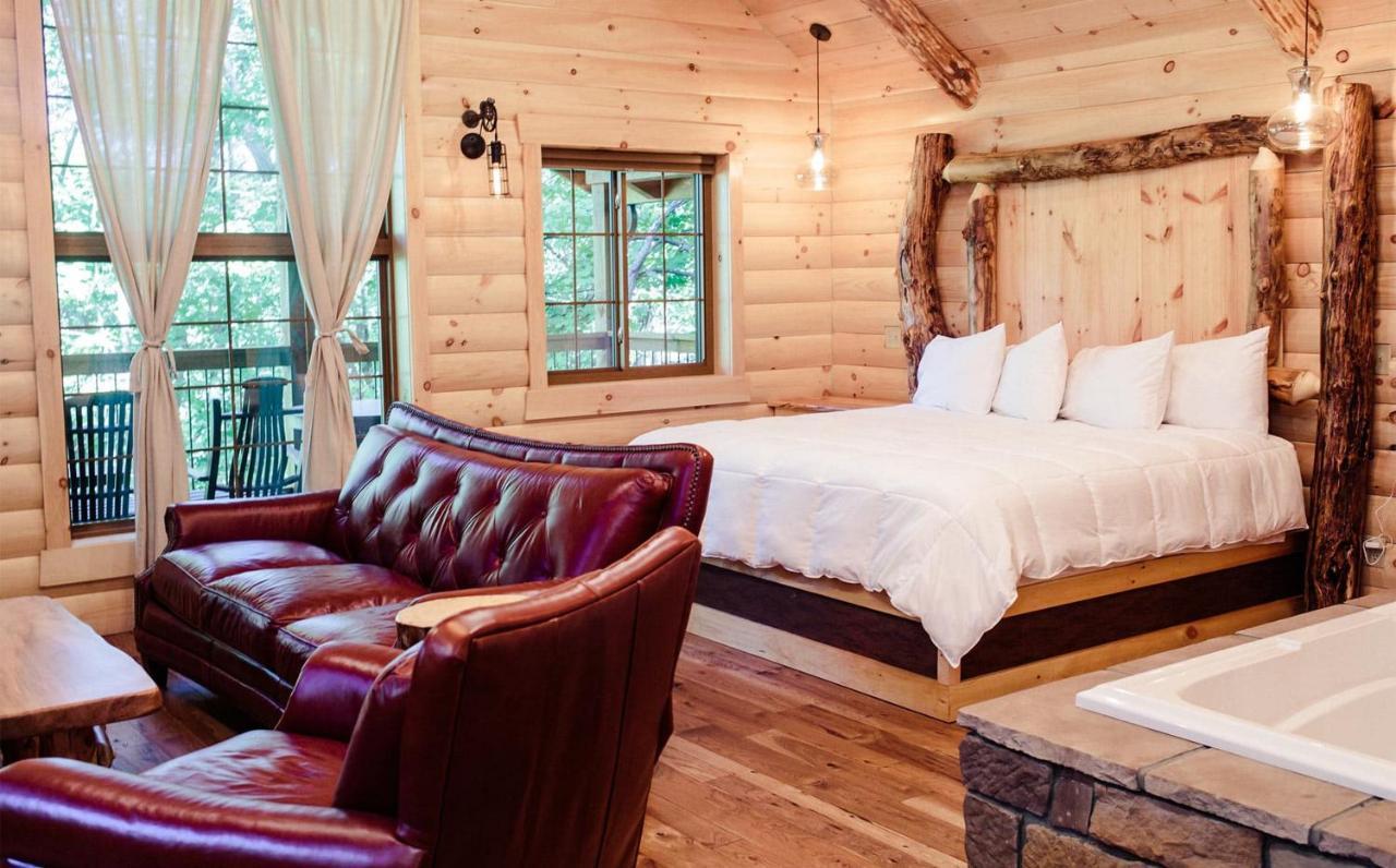 Cricket Hill Treehouse By Amish Country Lodging Милърсбърг Екстериор снимка